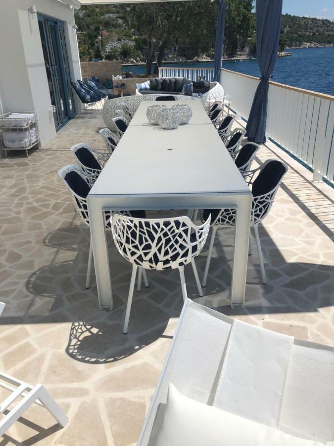 Villa Beline Direct Aan Zee, Verwarmd Zwembad En Sauna Tribanj-Kruscica Exteriör bild